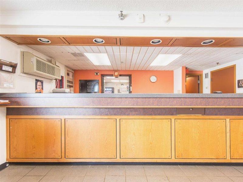 Rodeway Inn Brooklawn Bagian luar foto