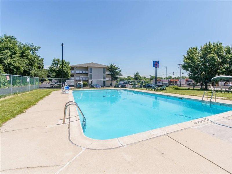 Rodeway Inn Brooklawn Bagian luar foto