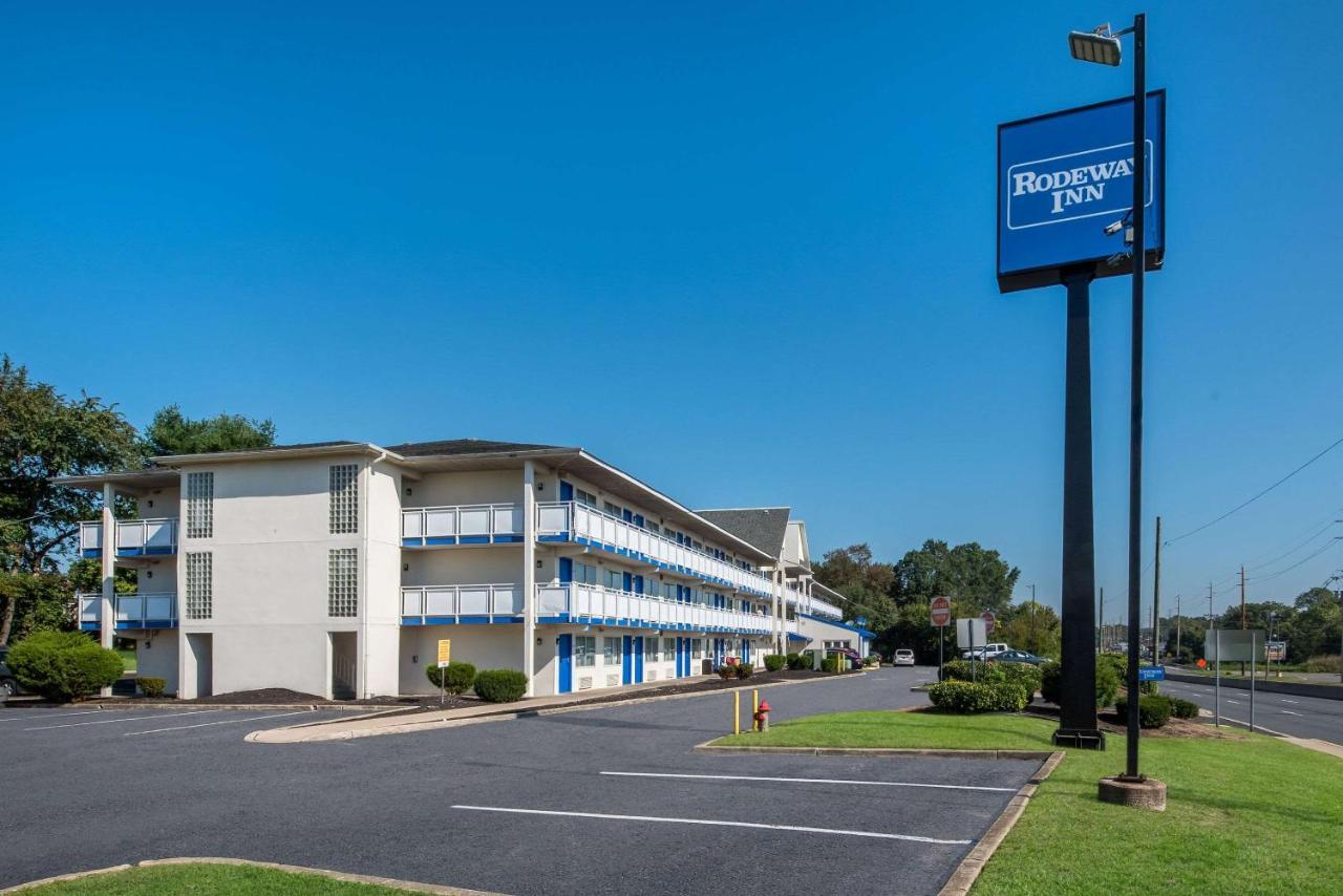 Rodeway Inn Brooklawn Bagian luar foto