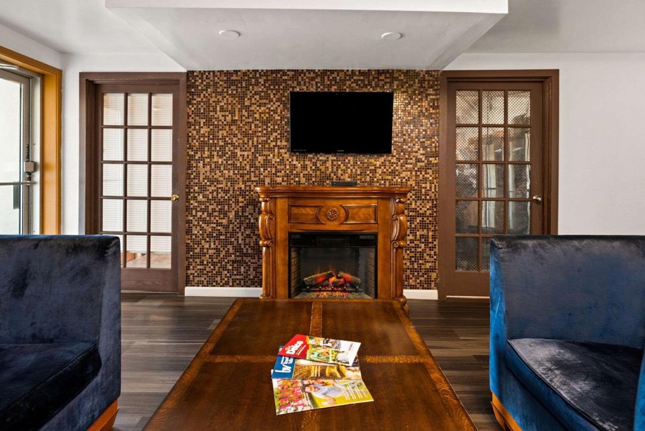 Rodeway Inn Brooklawn Bagian luar foto