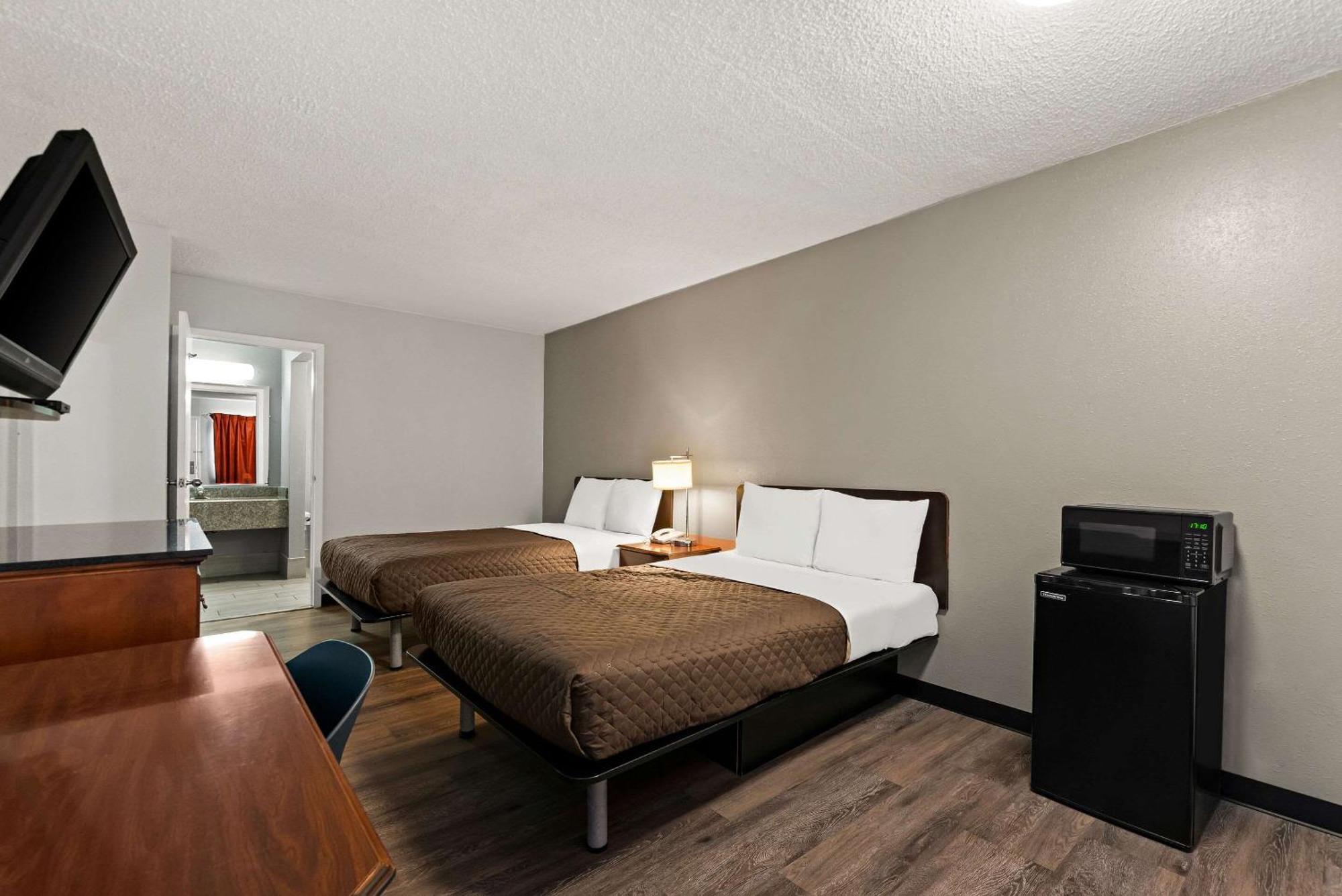 Rodeway Inn Brooklawn Bagian luar foto