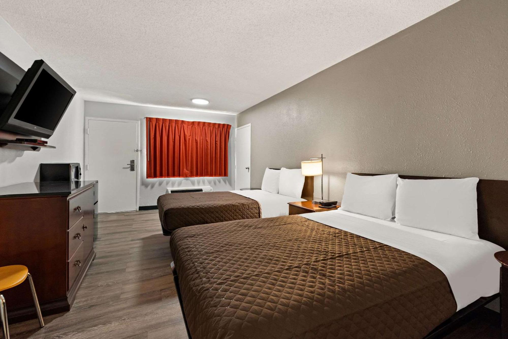 Rodeway Inn Brooklawn Bagian luar foto