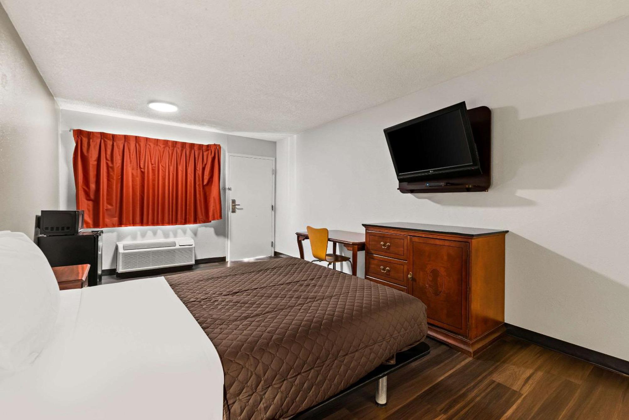 Rodeway Inn Brooklawn Bagian luar foto