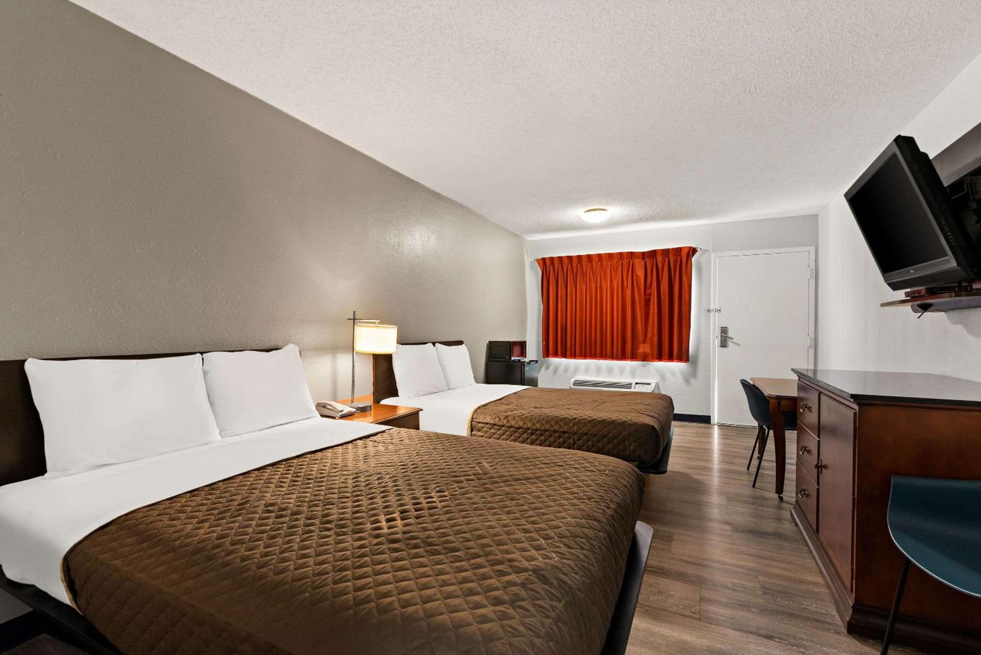 Rodeway Inn Brooklawn Bagian luar foto
