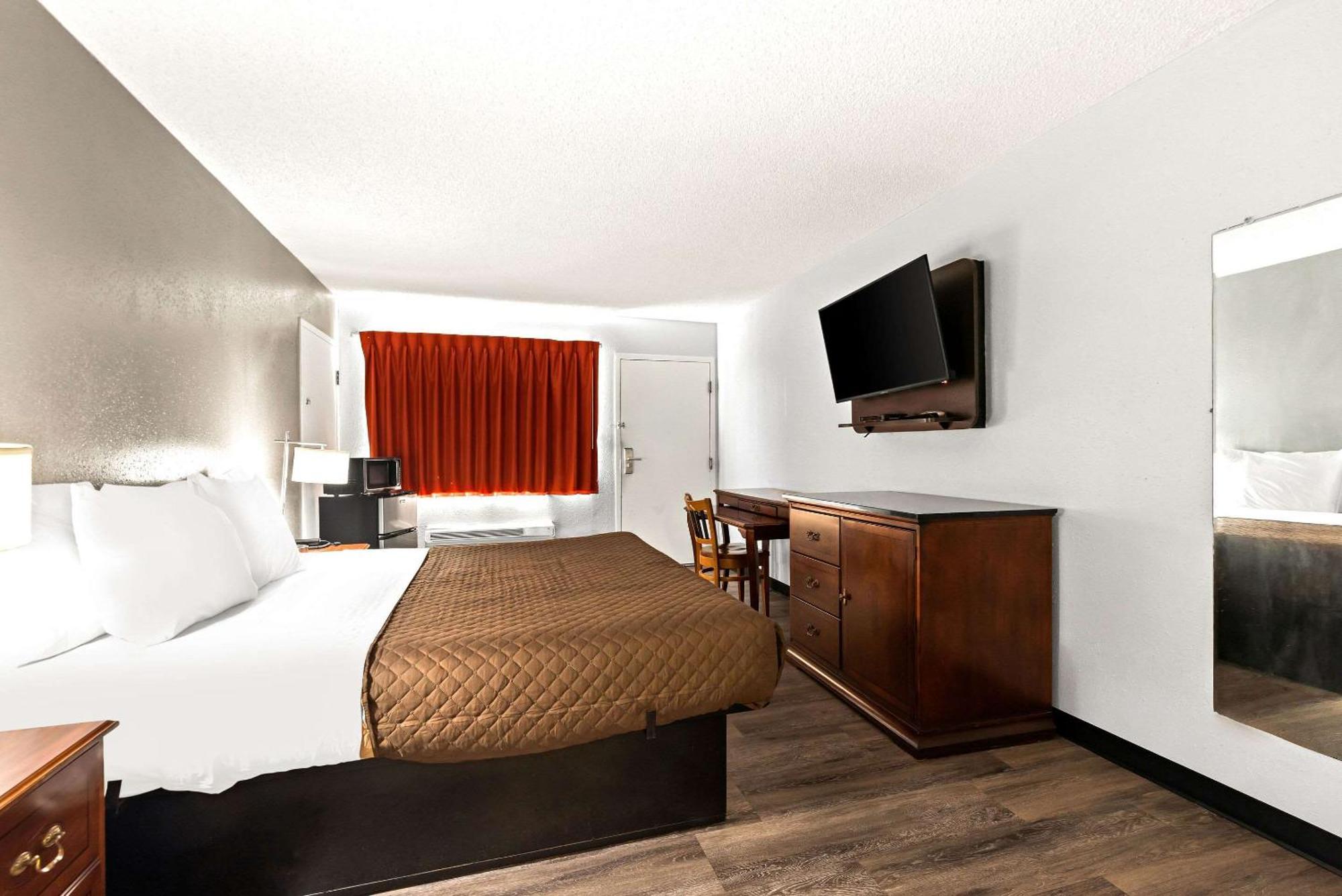 Rodeway Inn Brooklawn Bagian luar foto