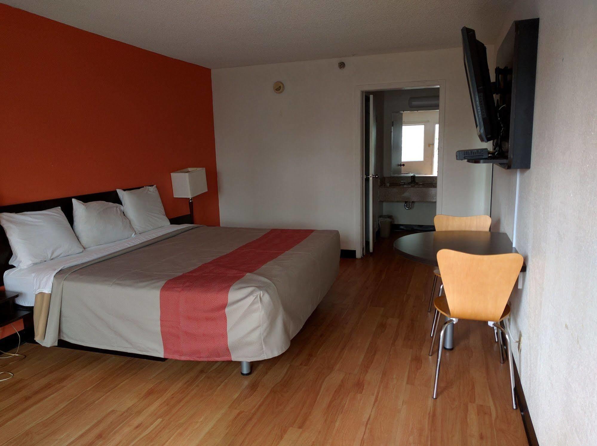Rodeway Inn Brooklawn Bagian luar foto
