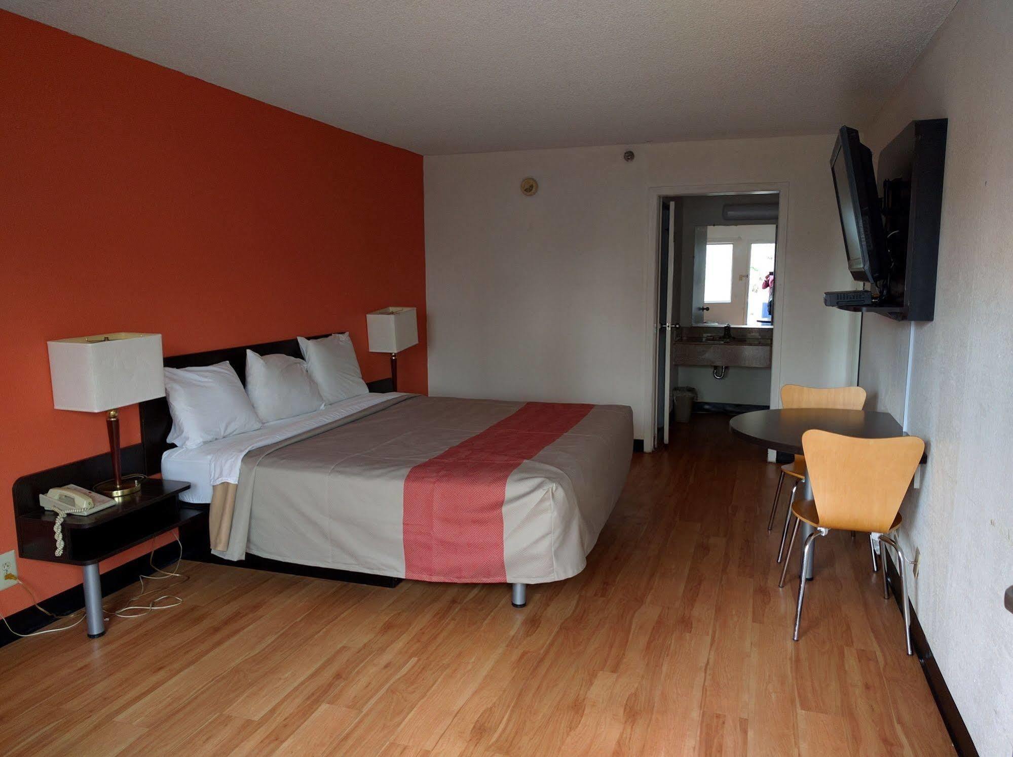 Rodeway Inn Brooklawn Bagian luar foto